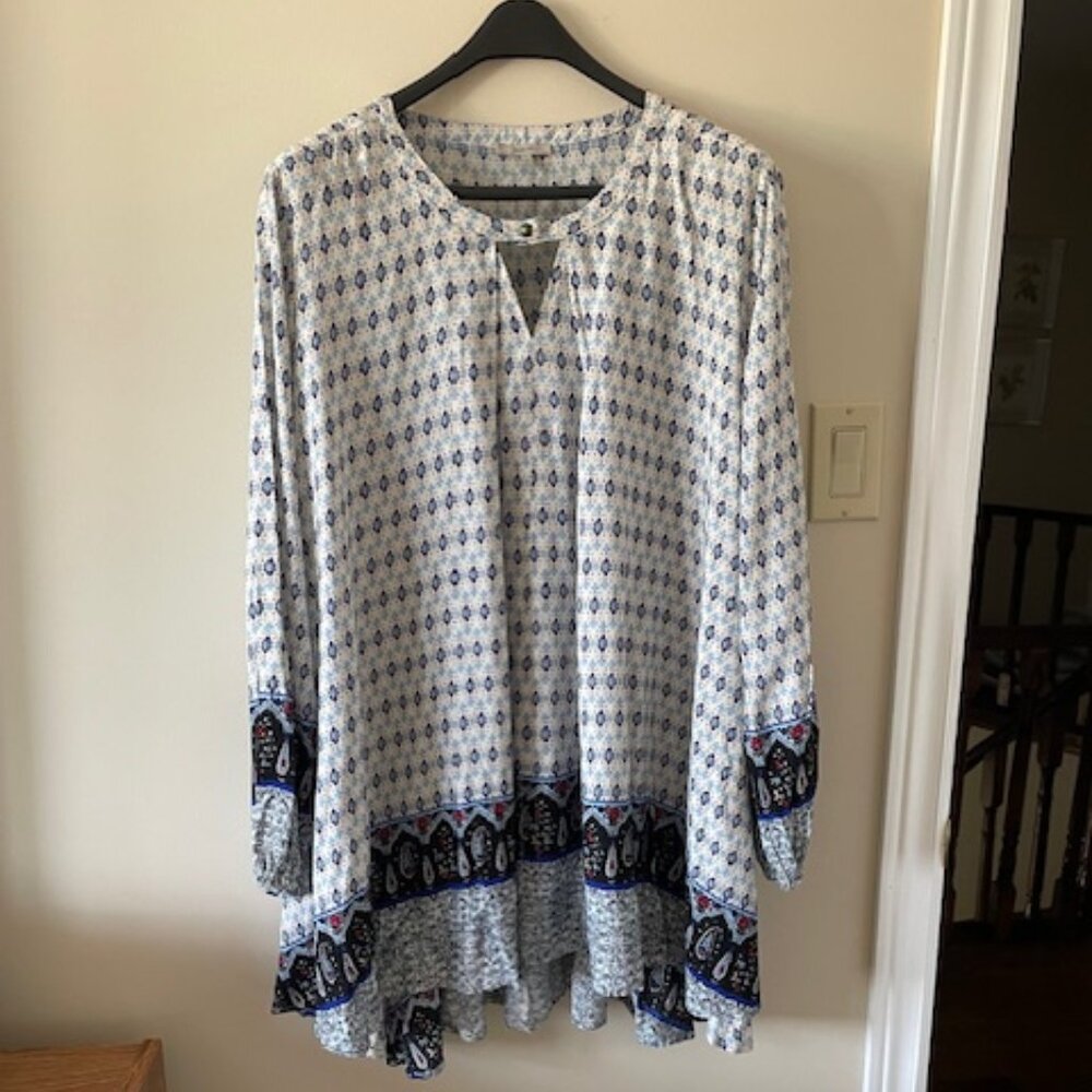 JODIFL Casual Mini Dress or Top – Blue/White with floral designs Size L